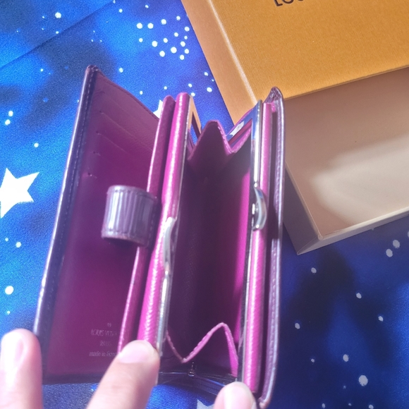 Lv epi compact wallet - Picture 6 of 7